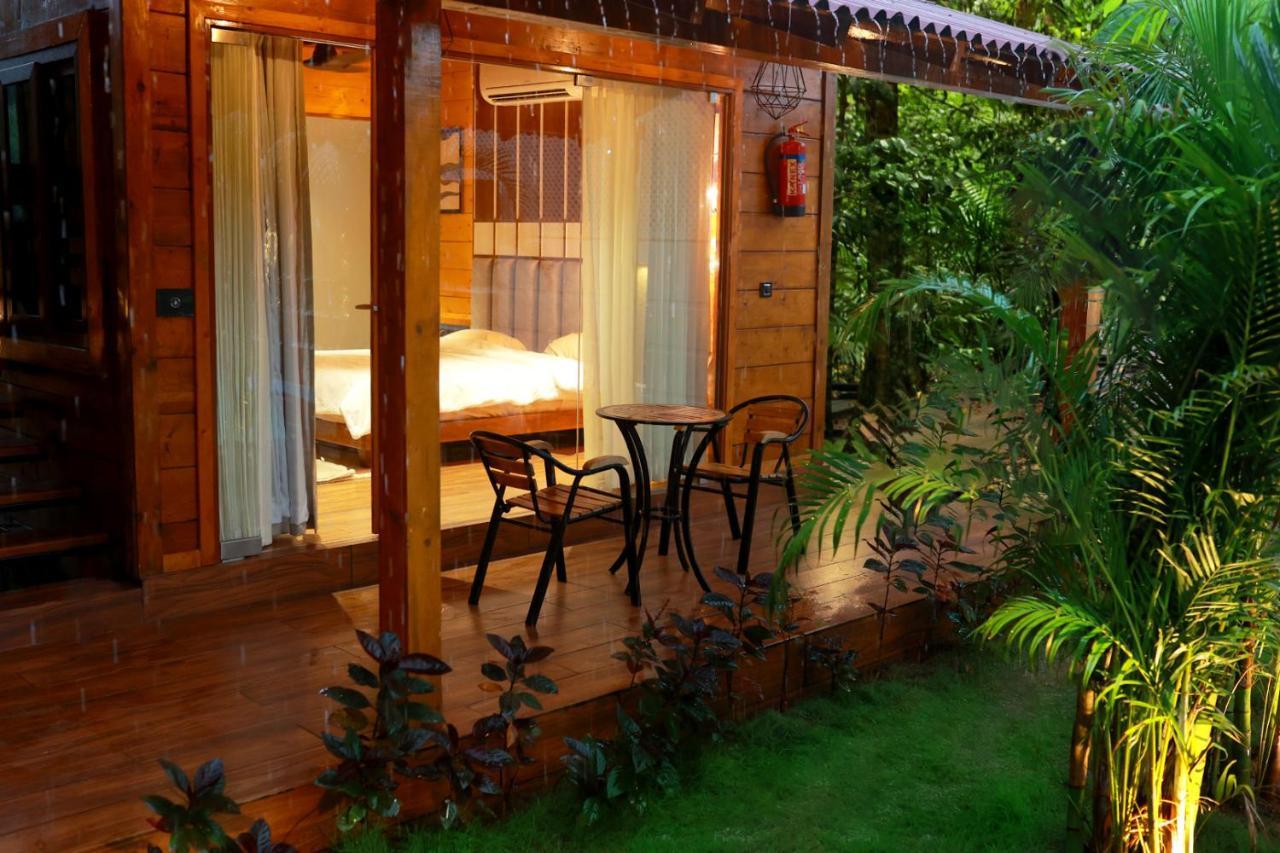 Wooden Ecr Sea Resort Пондичерри Экстерьер фото