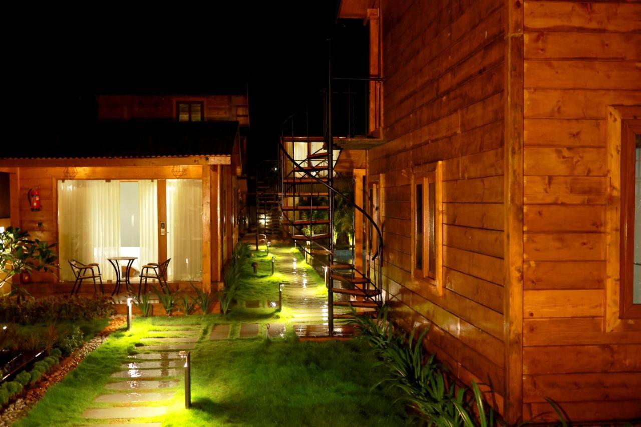 Wooden Ecr Sea Resort Пондичерри Экстерьер фото