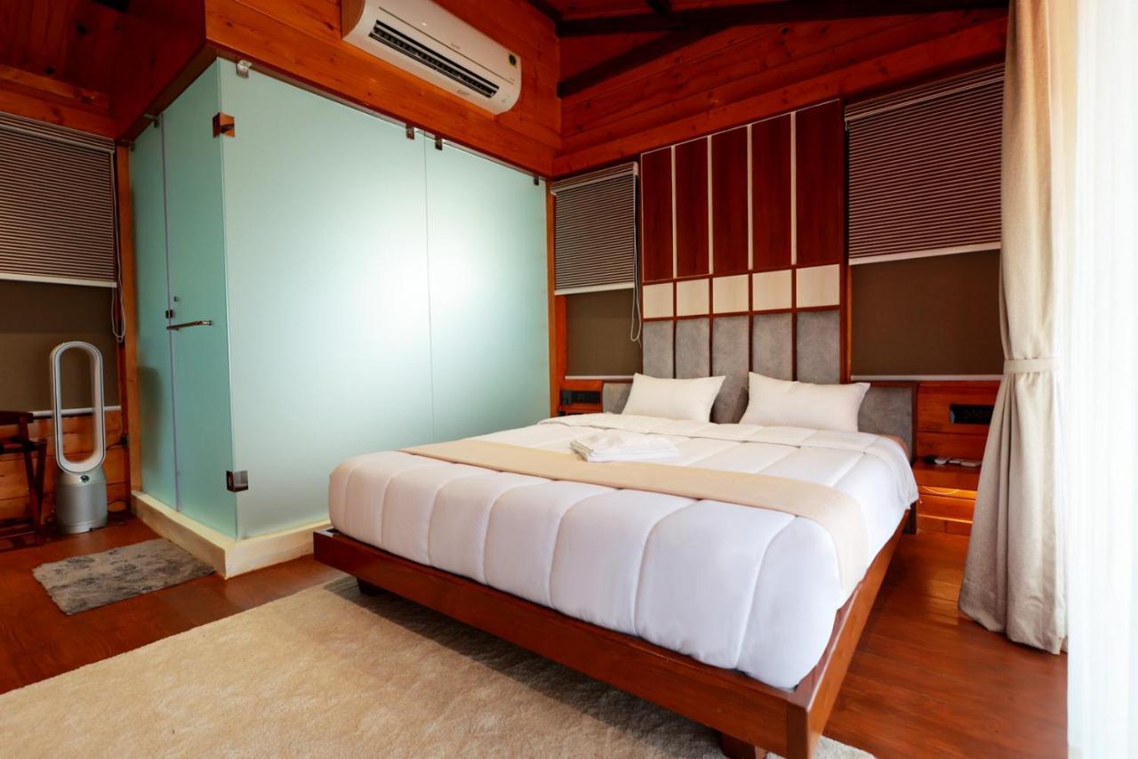 Wooden Ecr Sea Resort Пондичерри Экстерьер фото